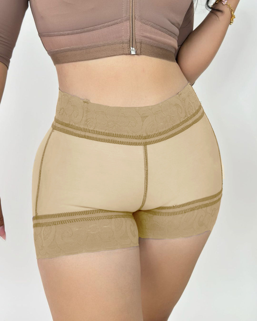 Pantalones cortos moldeadores sin costuras que realzan los glúteos