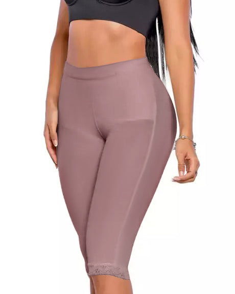 Mittellange, hüfthebende Shaper-Hose