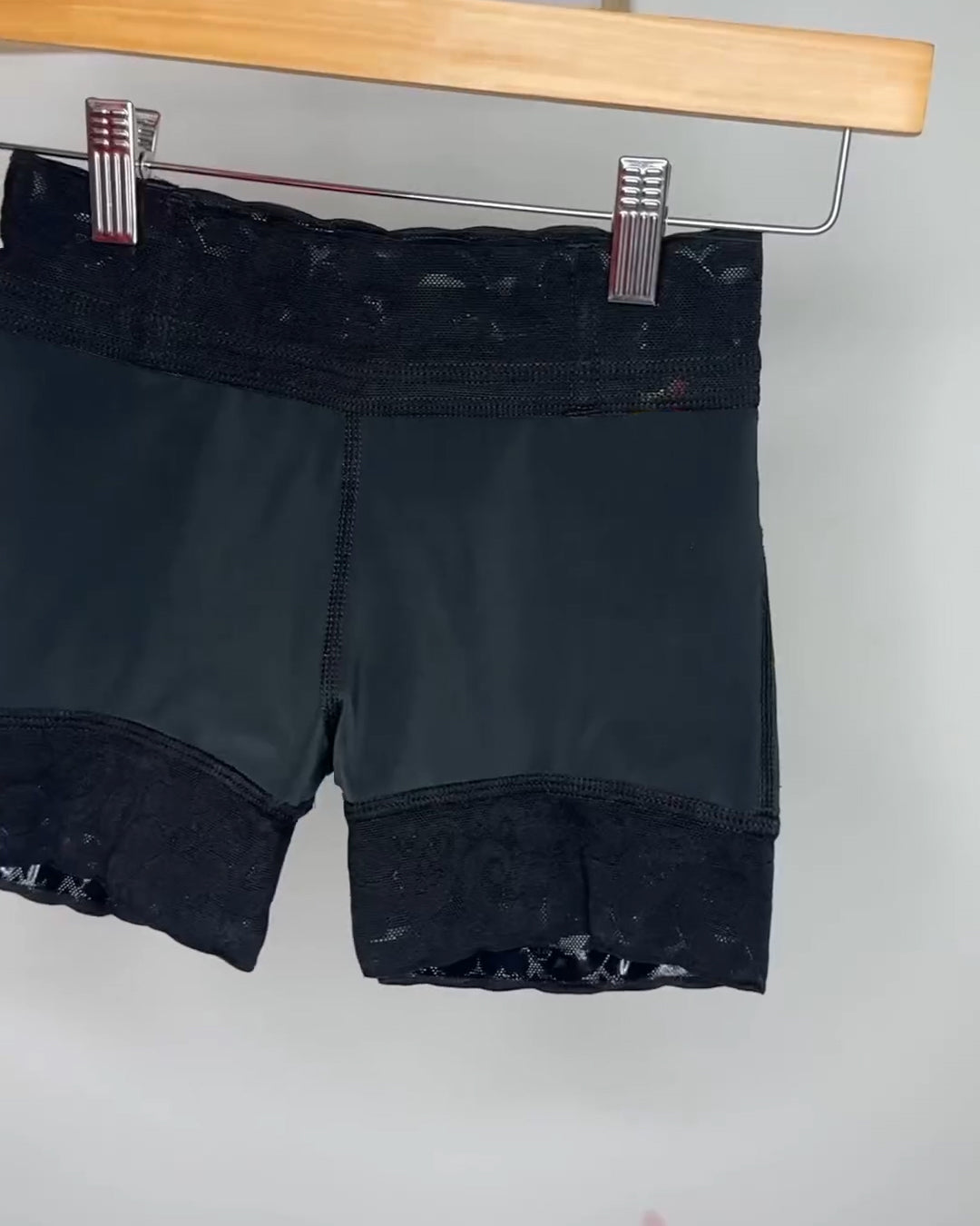 Pantalones cortos moldeadores sin costuras que realzan los glúteos