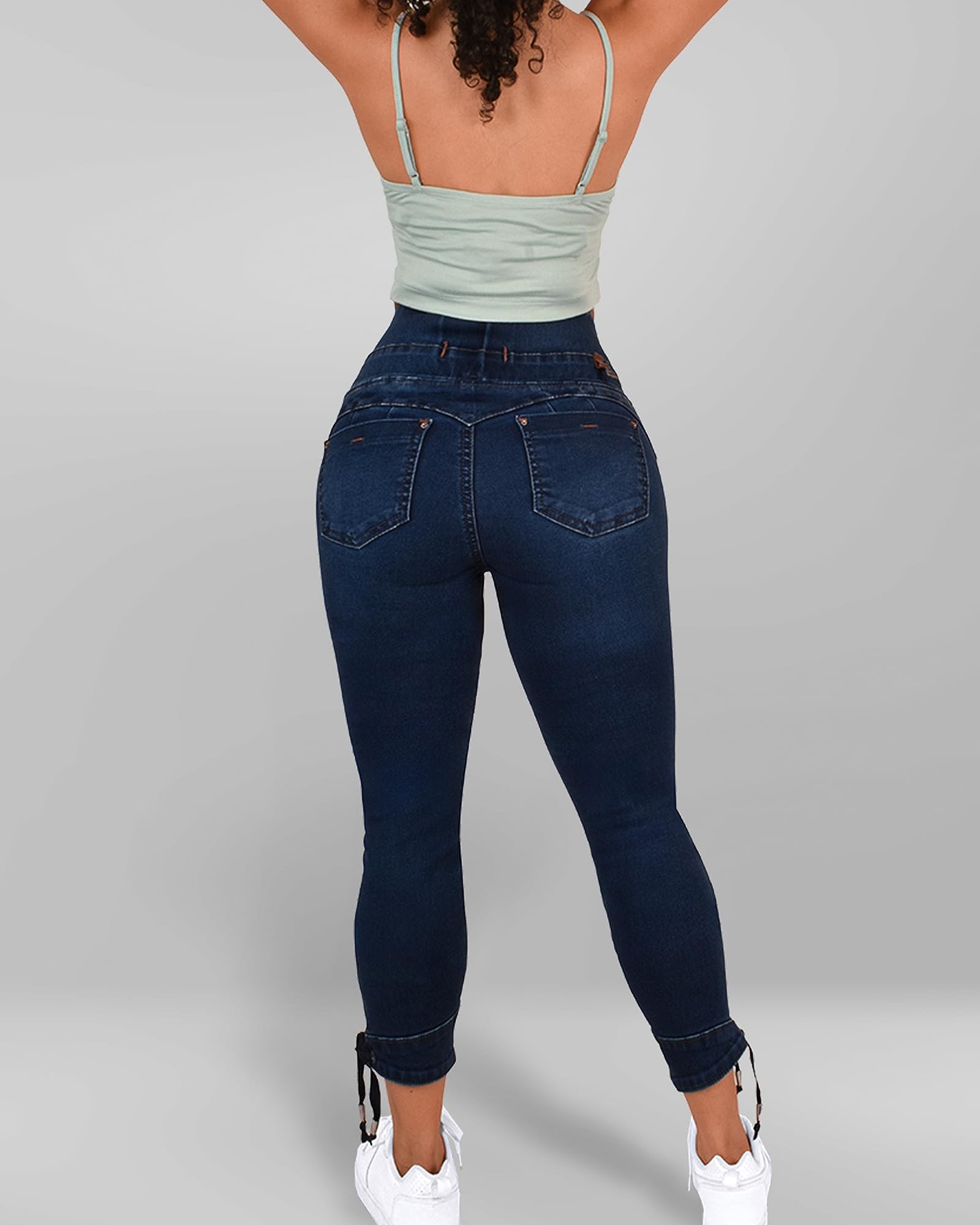 High Waist Röhrenjeans mit Po-Lifting