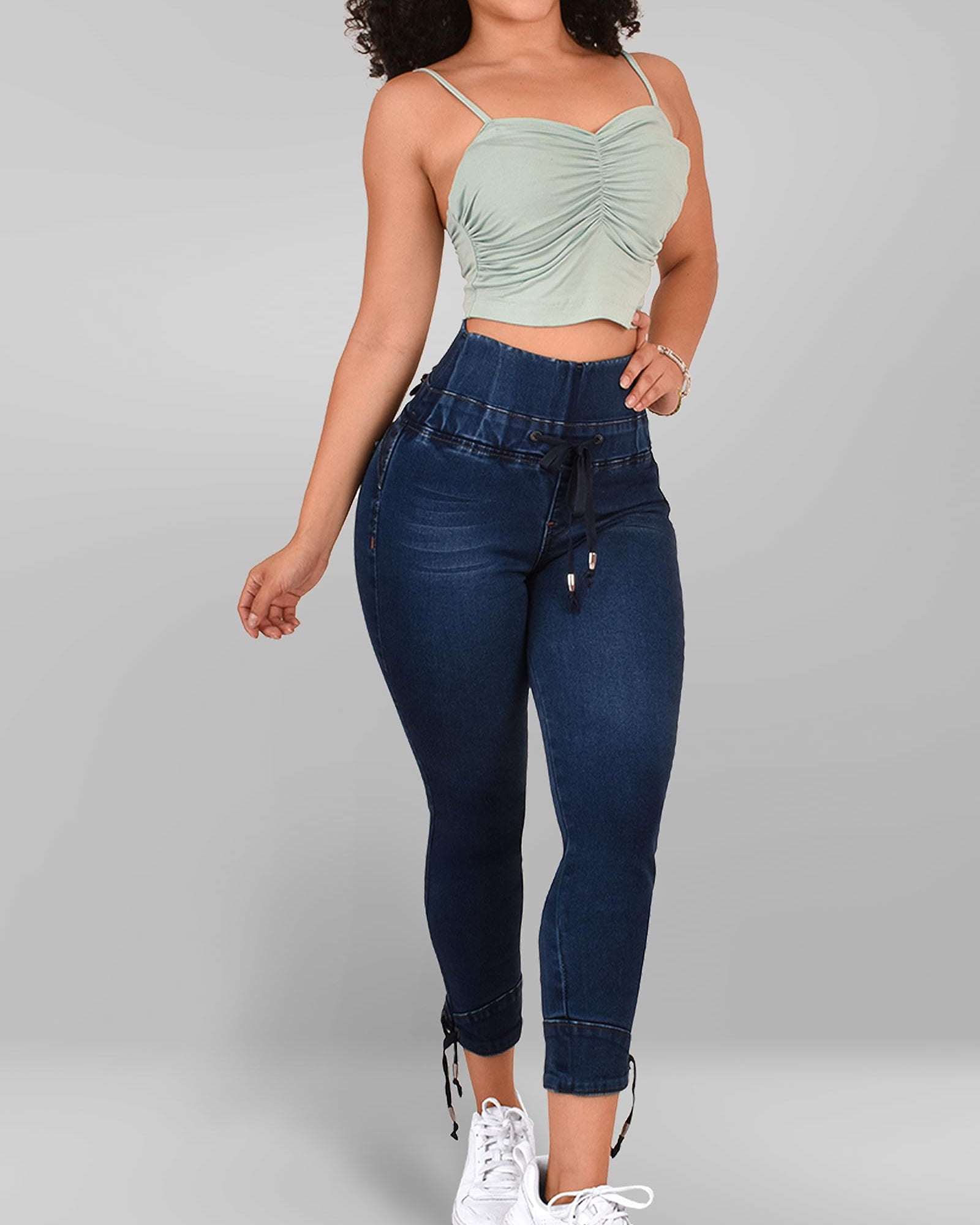 High Waist Röhrenjeans mit Po-Lifting